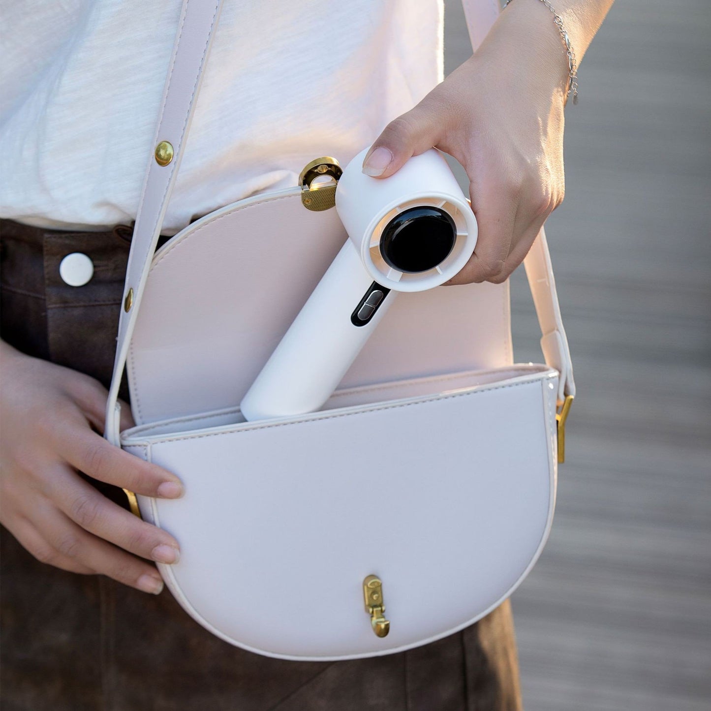 The turbine holds a high-speed small fan